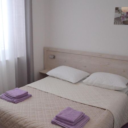 לון Apartments And Rooms By The Sea Jakisnica, Pag - 4160 מראה חיצוני תמונה