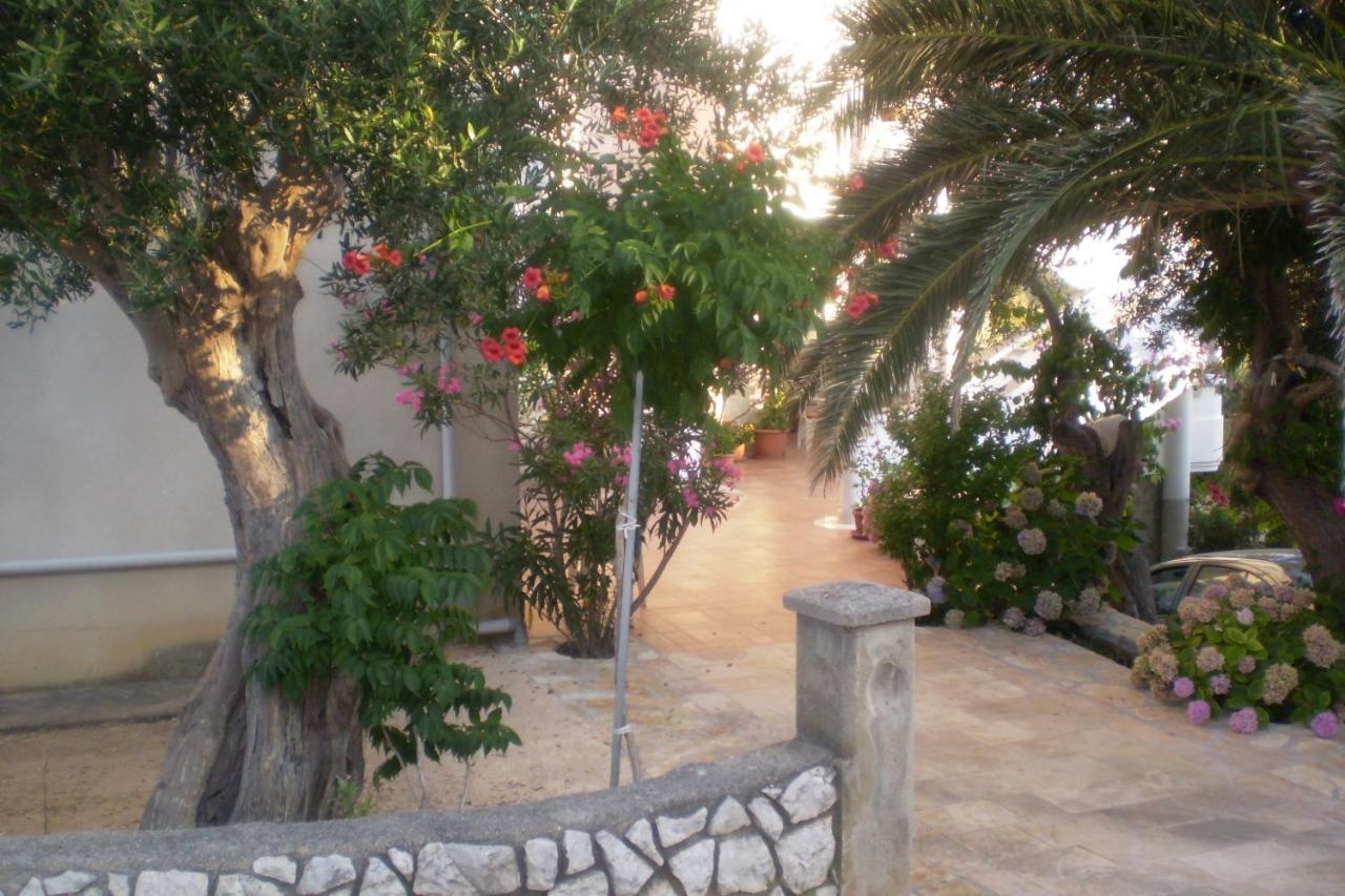 לון Apartments And Rooms By The Sea Jakisnica, Pag - 4160 מראה חיצוני תמונה