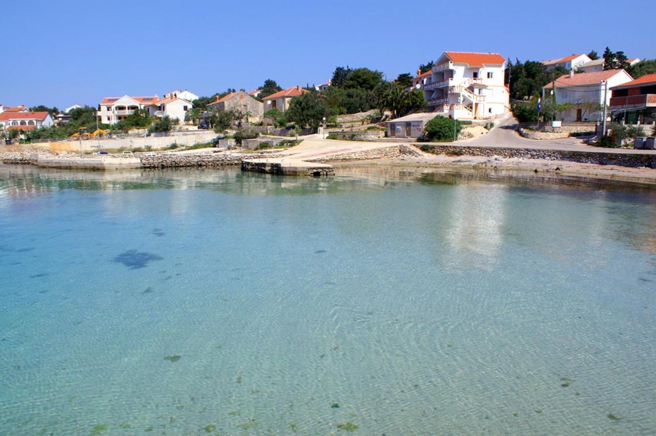 לון Apartments And Rooms By The Sea Jakisnica, Pag - 4160 מראה חיצוני תמונה