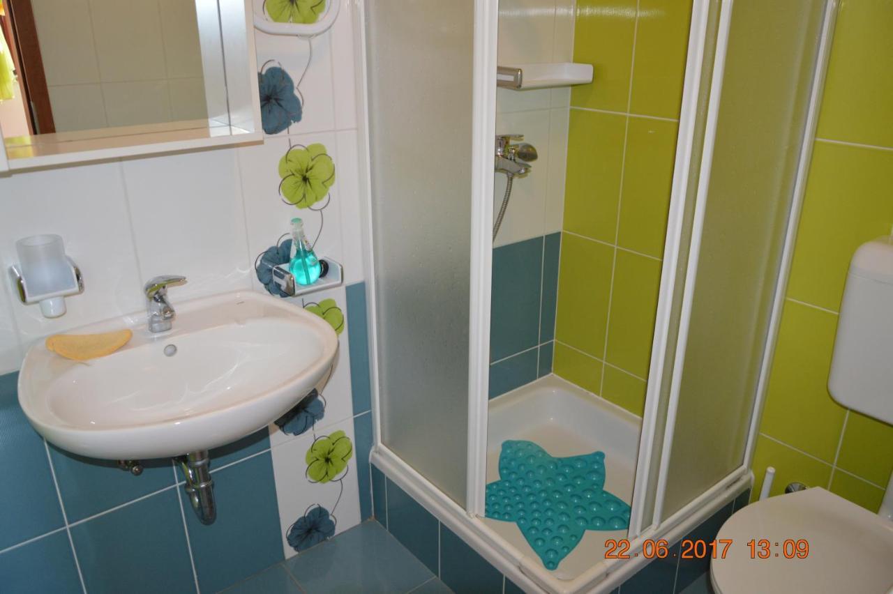 לון Apartments And Rooms By The Sea Jakisnica, Pag - 4160 מראה חיצוני תמונה