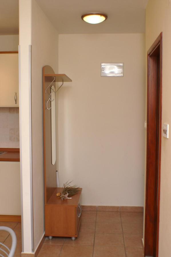 לון Apartments And Rooms By The Sea Jakisnica, Pag - 4160 מראה חיצוני תמונה