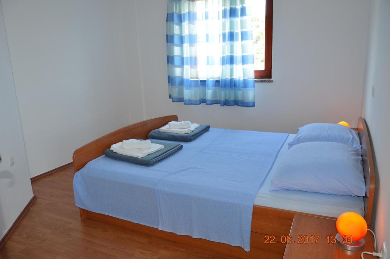 לון Apartments And Rooms By The Sea Jakisnica, Pag - 4160 מראה חיצוני תמונה