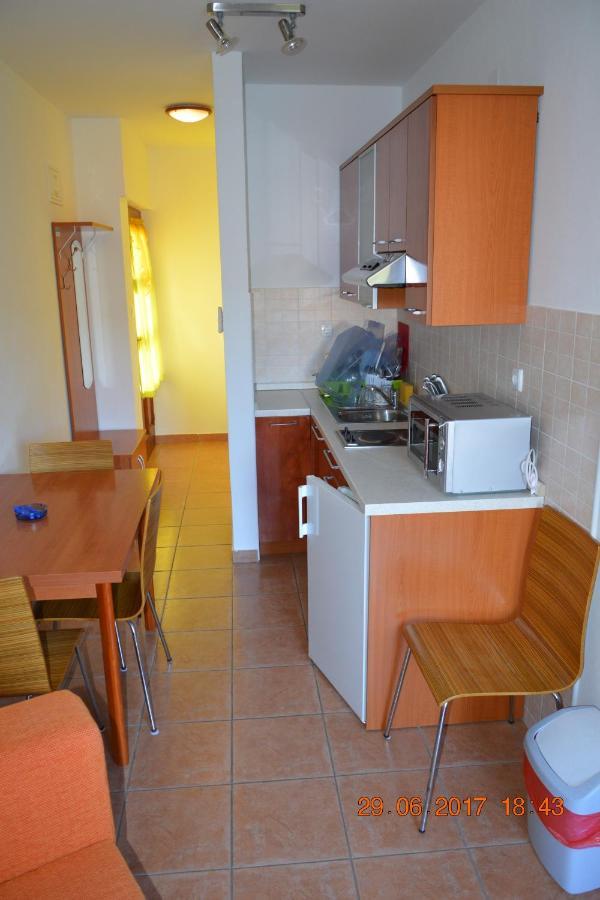 לון Apartments And Rooms By The Sea Jakisnica, Pag - 4160 מראה חיצוני תמונה